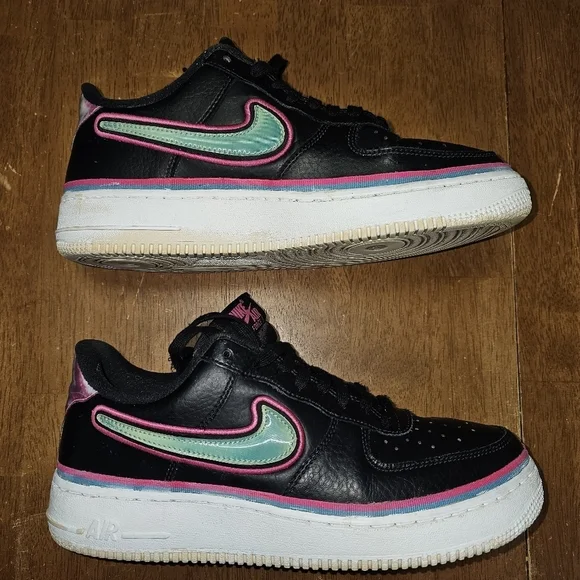 Nike Shoes - Picture 8 of 11